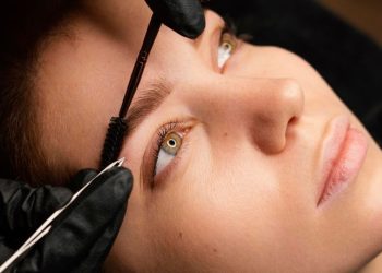 eyebrow wax